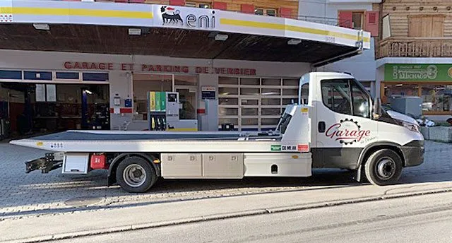 Garage de Verbier flatbed tow truck